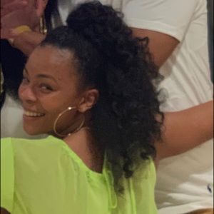 Meet your Posher, Antonia